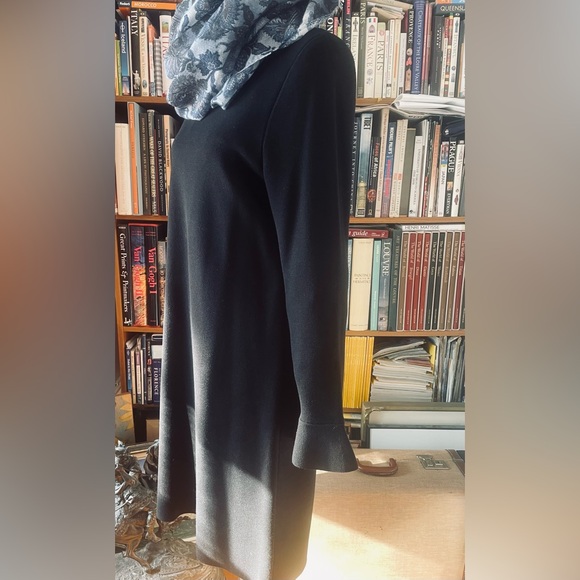 Ann Taylor Refined Knit Fluted Sleeves in Black Size Med BNWT - Picture 4 of 8